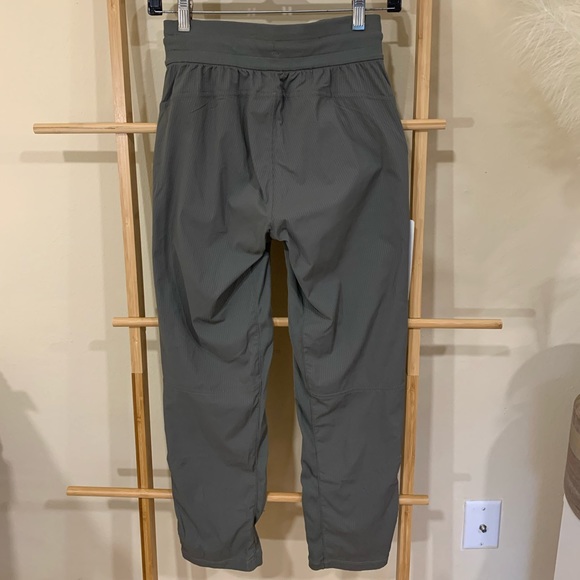 Lululemon Beyond the Studio Crop NWT size 2 - Picture 6 of 7